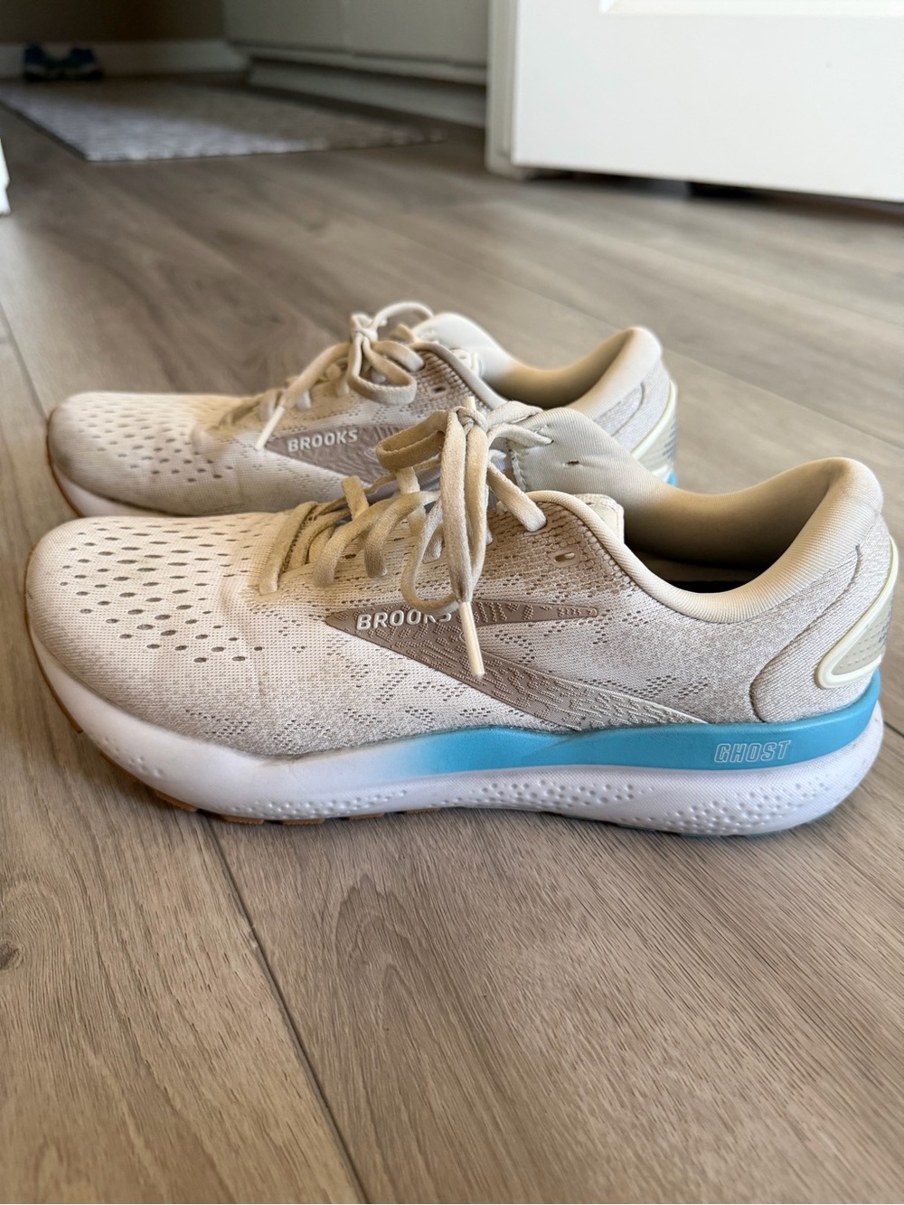 Brooks Women's Ghost 16 Running Shoes in Cream with Blue Accent